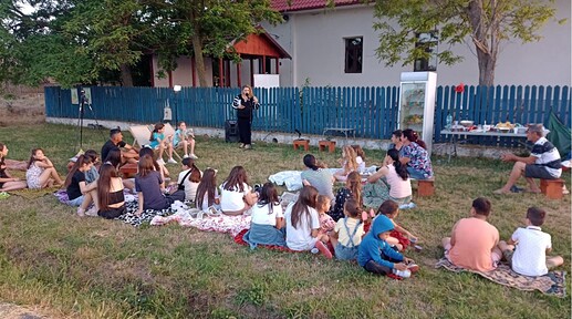 June 2024. Outdoor poetry reading in Shorai Valley, Casicea village, at the FESTIKIA festival. © Happy Yurt